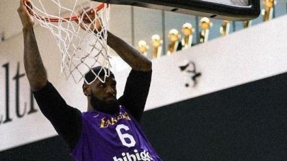 LeBron James durante treinamento dos Lakers