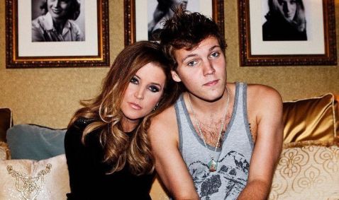 Lisa Marie Presley com o filho Benjamin Keough