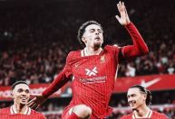 Liverpool vence o Chelsea e mantém liderança da Premier League