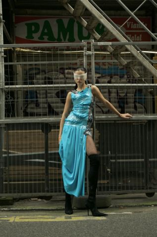 Livia Nunes no desfile da Balenciaga em Paris • Divulgação/João Kopv