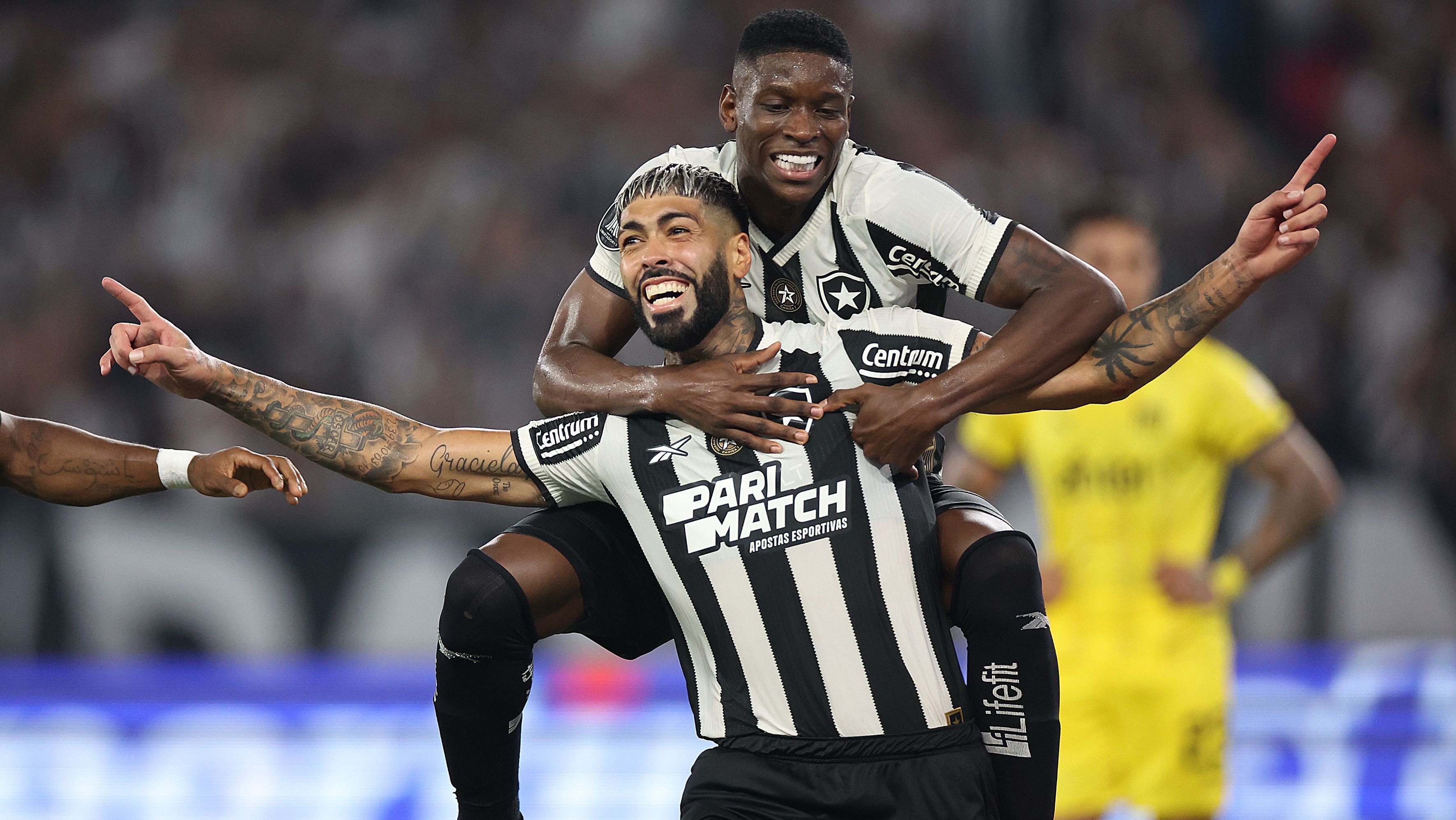 Botafogo disputa título da Libertadores contra o Atlético-MG neste sábado (30)