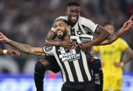 Barboza comemora 1º gol pelo Botafogo com funk e pede cautela na Libertadores