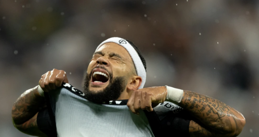 Memphis Depay pelo Corinthians