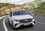 Mercedes põe novas funções digitais e visual esportivo no GLC 300 2025