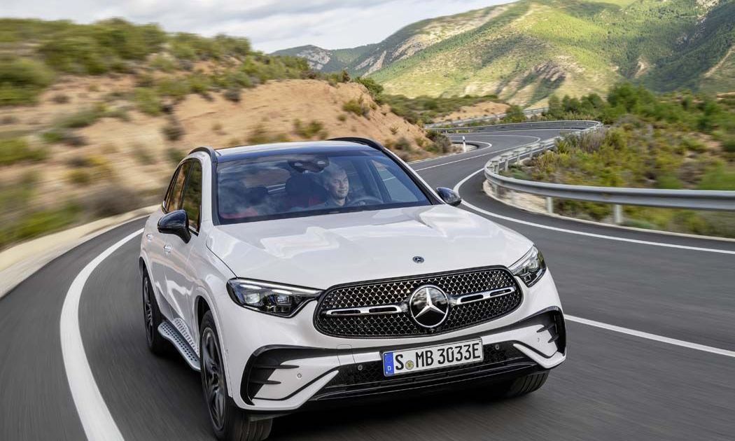 Mercedes põe novas funções digitais e visual esportivo no GLC 300 2025 ...