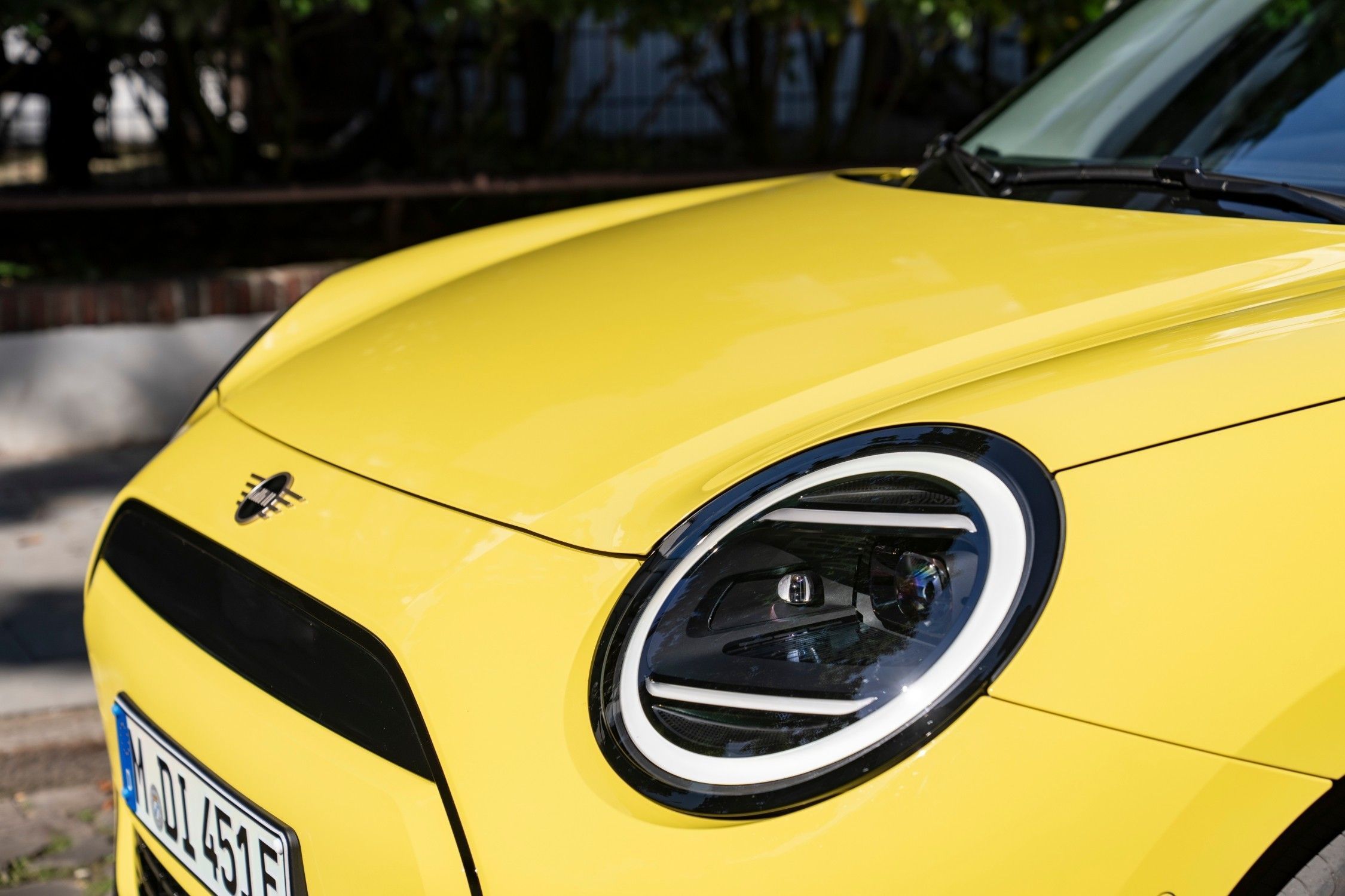 Design frontal do Mini Cooper E • Divulgação