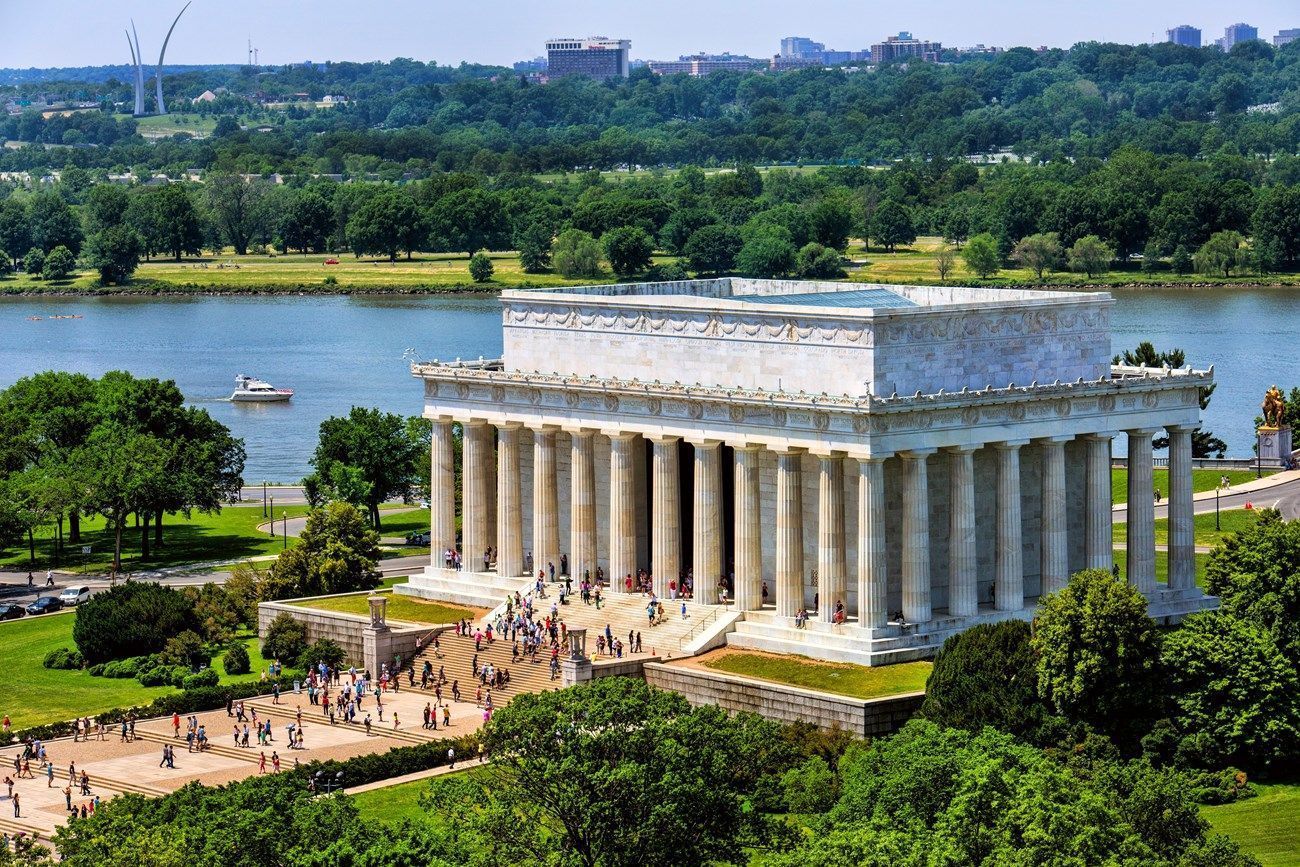 O Lincoln Memorial é um ícone instantaneamente reconhecível. • NPS/USPP