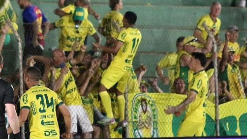 Comemoração do gol do Mirassol contra o Vila Nova