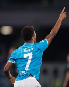 Neres marca na vitória do Napoli