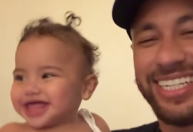 Após retorno ao futebol, Neymar publica vídeos fofos com Mavie; veja