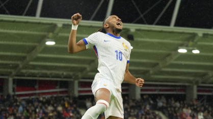 Nkunku comemora gol pela França