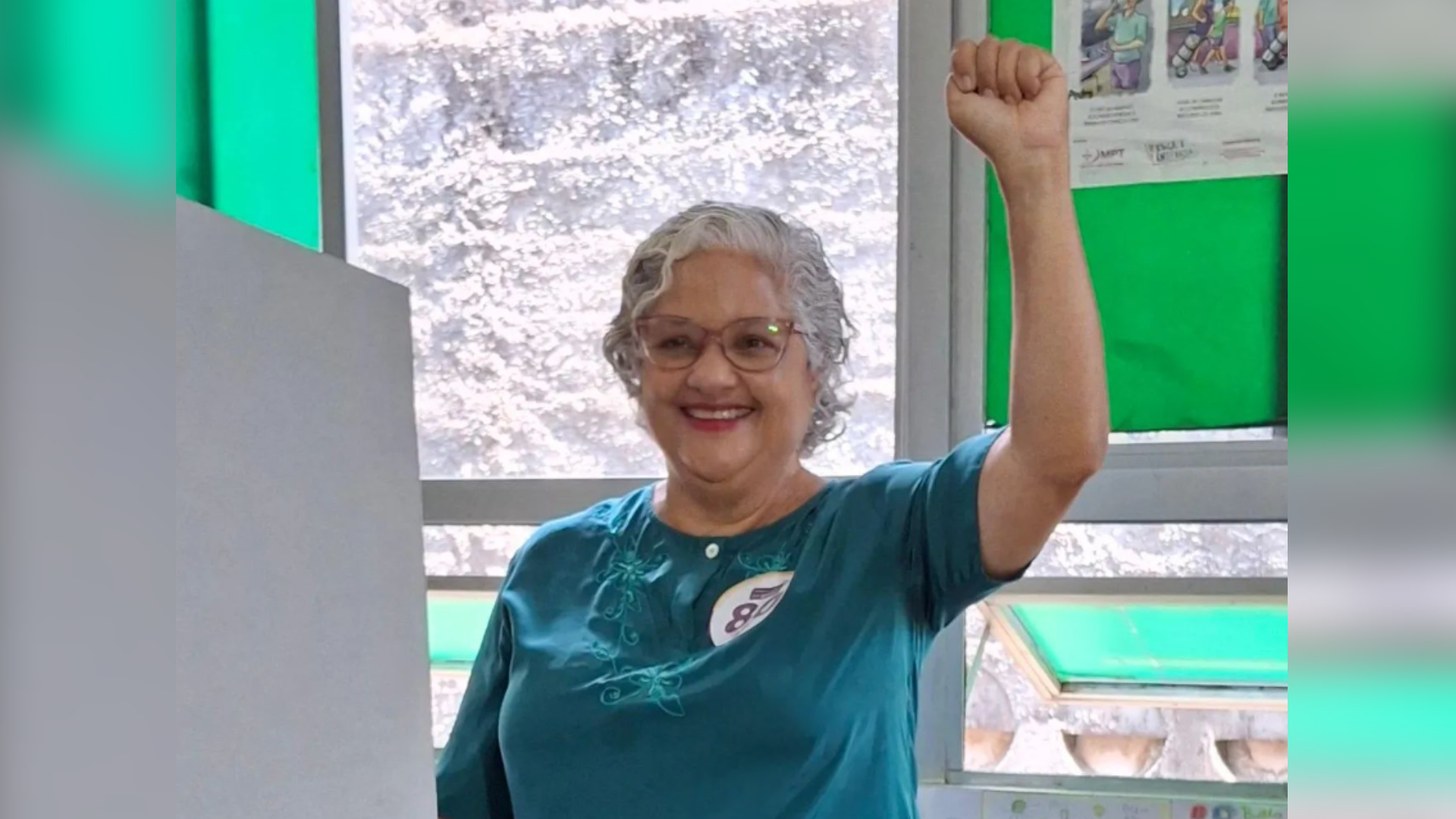 Candidata Lenilda Luna (UP) votando em Maceió neste domingo (6) • Reprodução/Instagram