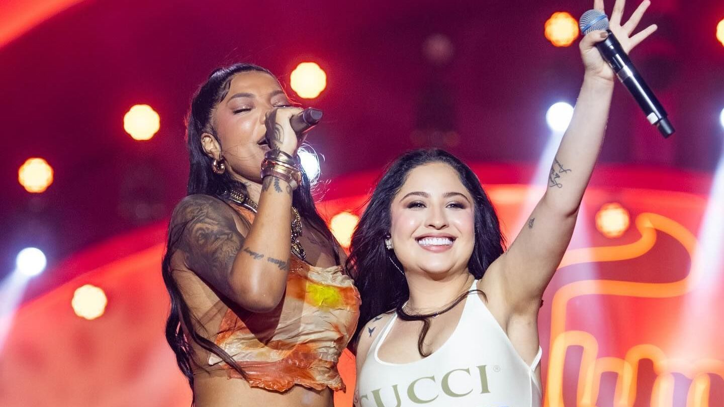 Ludmilla e Mari Fernandez cantaram "Falta de Mim" juntas no Numanice de Fortaleza no sábado (19)