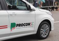 Procon recebe 20 denúncias contra cirurgião plástico indiciado por lesão em SC
