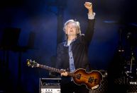 Paul McCartney arrisca português em primeiro show em SP