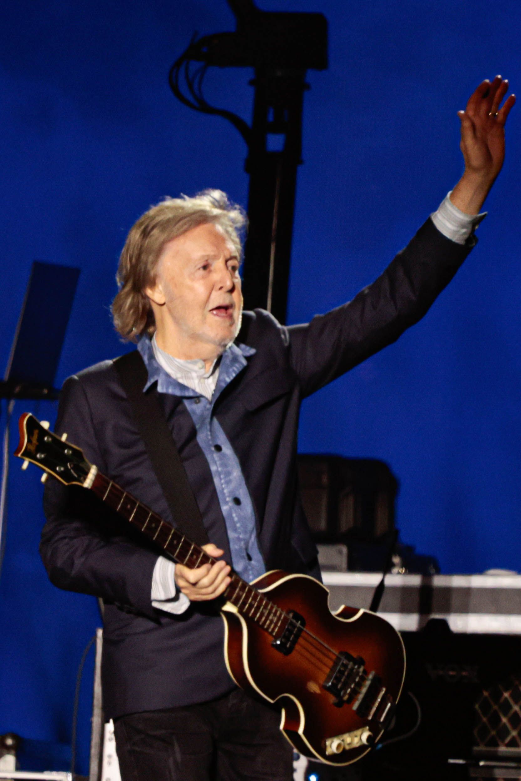 Paul McCartney arrisca português em primeiro show em SP | CNN Brasil