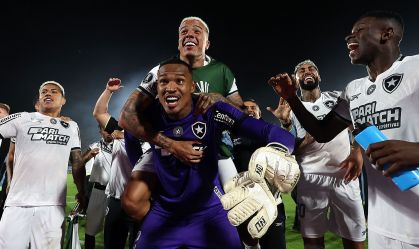 Jogadores do Botafogo comemoram classificação à final