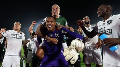 Jogadores do Botafogo comemoram classificação à final