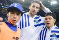 Gandula recebe prêmio de melhor da partida ao ajudar em gol do Porto; entenda