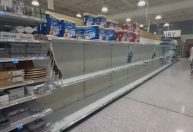 Furacão Milton se aproxima da Flórida e moradores esvaziam supermercados