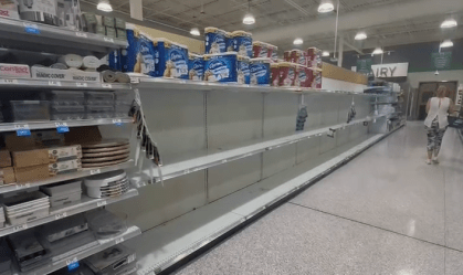 Furacão Milton se aproxima da Flórida e moradores esvaziam supermercados