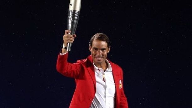 Rafael Nadal conduziu a tocha olímpica de Paris 2024