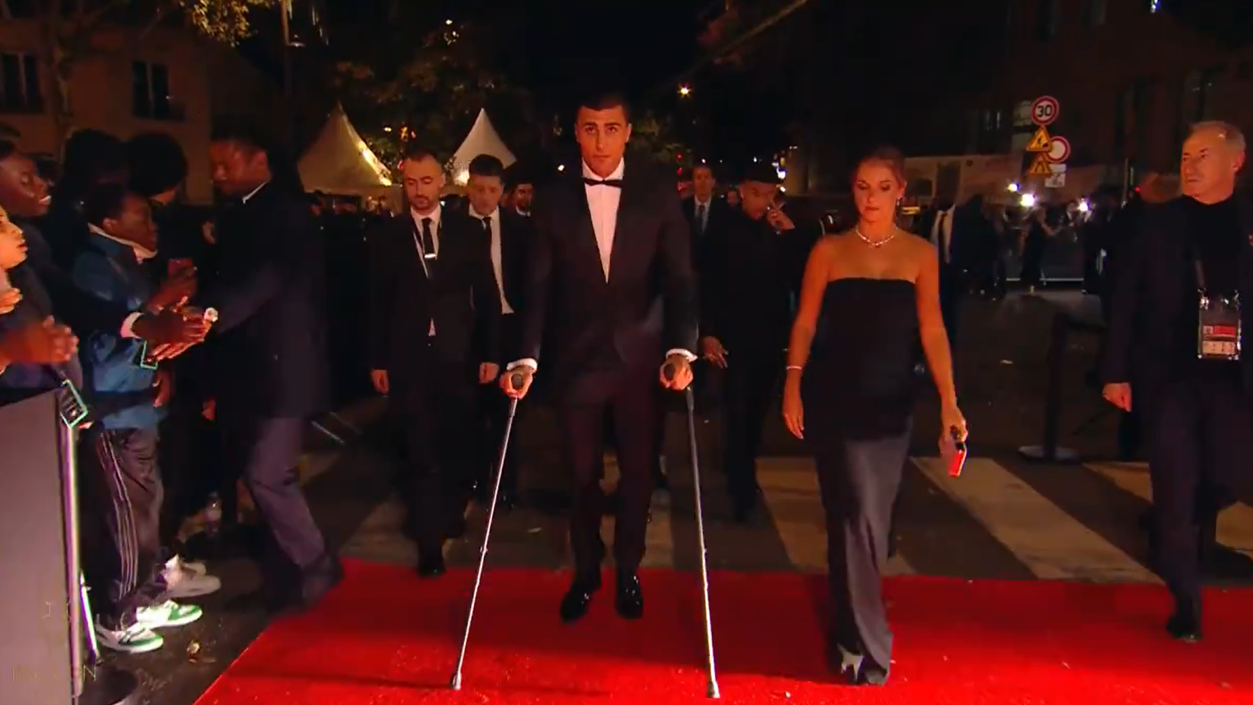 Rodri chegando à premiação Bola de Ouro em Paris