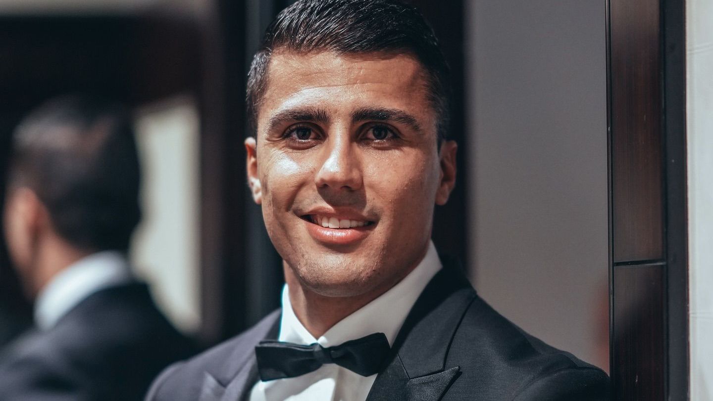 Rodri, meio-campista do Manchester City, é o grande vencedor da Bola de Ouro