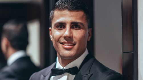 Rodri, meio-campista do Manchester City, é o grande vencedor da Bola de Ouro