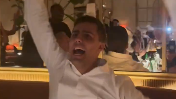 Rodri em festa após premiação no Bola de Ouro