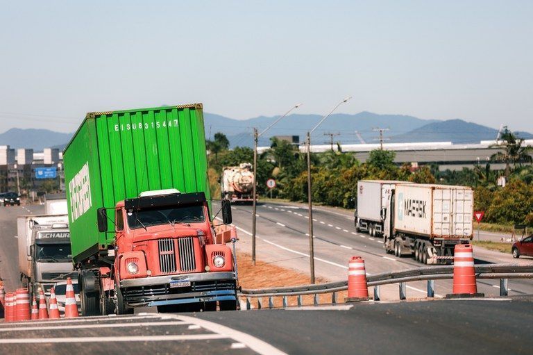 Imagem de destaque do post: Semana de leilões bem-sucedidos traz alerta sobre agências reguladoras
