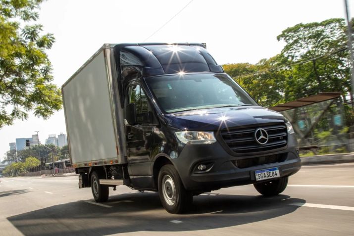 Mercedes Sprinter na versão Truck • Divulgação