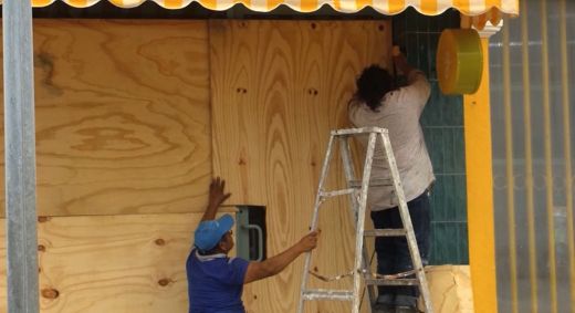 Moradores de Progreso, Yucatán, no México, se preparam para a chegada do furacão Milton