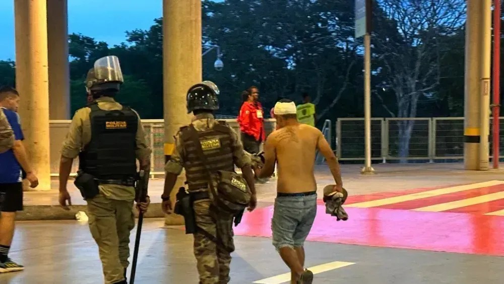 Torcedor do Lanús, de 23 anos, levou pedrada na cabeça e precisou receber pontos