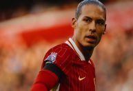Van Dijk, do Liverpool, revela que conversas para renovação estão "em andamento"