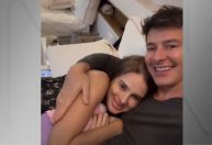 Vera Viel deixa hospital e aparece abraçada com Rodrigo Faro em casa