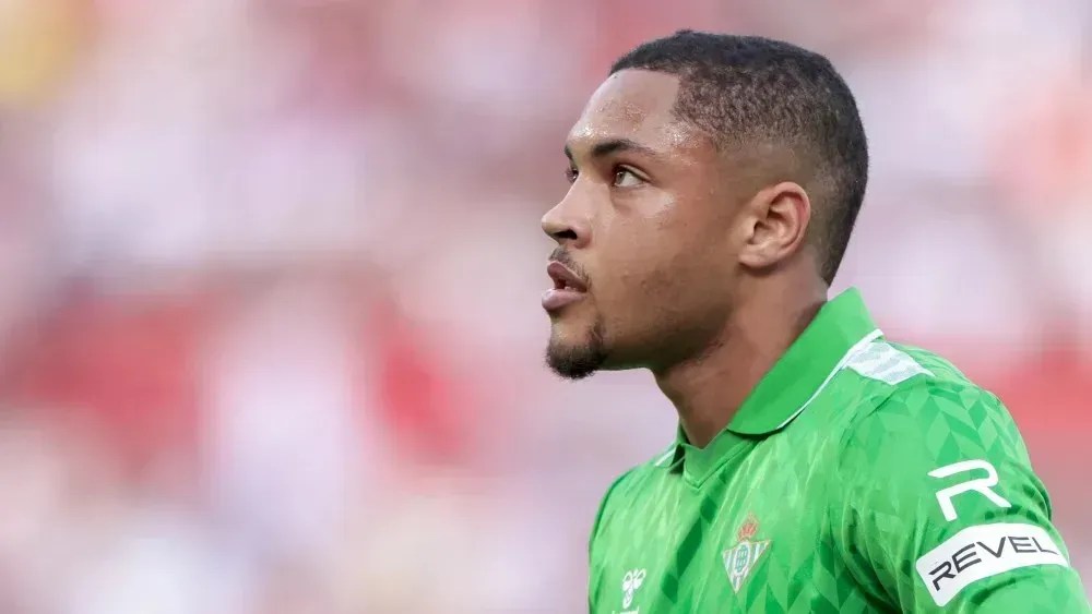 Vitor Roque na partida entre Betis e Sevilla pela La Liga