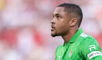 Vitor Roque na partida entre Betis e Sevilla pela La Liga