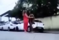 Vídeo: Professora é agredida por mãe de ex-aluno em escola no litoral de SP