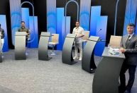 Último debate em Manaus tem críticas a ausentes, acusações e propostas para saúde