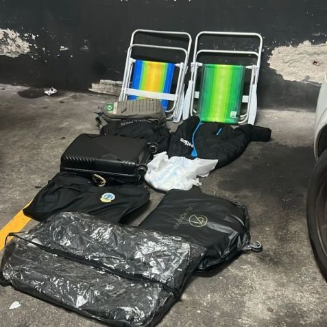 Itens estavam dentro do carro do GSI que foi roubado em São Bernardo do Campo • Reprodução