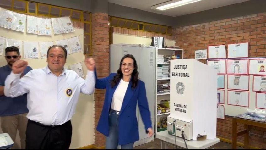 A candidata Juliana Brizola votou na manhã deste domingo (6) • Reprodução