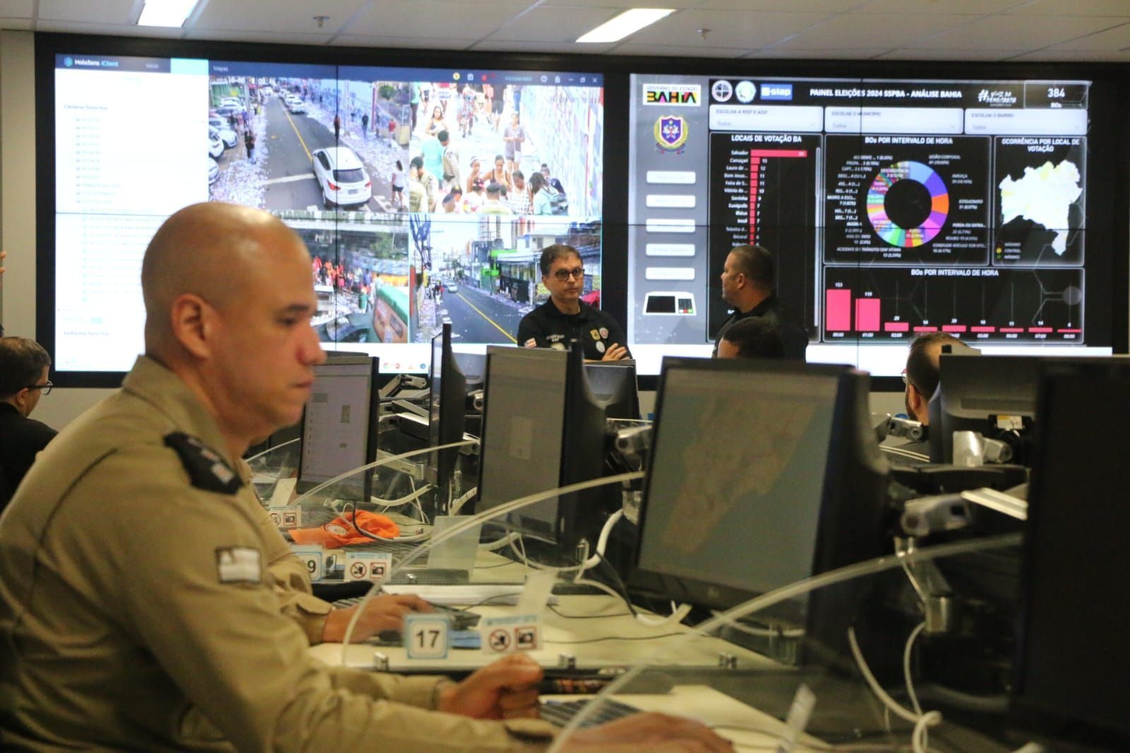 Agentes da Polícia Militar da Bahia trabalhando durante a eleições de 2024