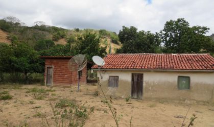 Família de 9 pessoas é mantida refém por 20 anos por homem em Minas Gerais