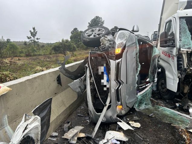 Veículo não conseguiu frear e colidiu na traseira de outro caminhão causando uma morte • PRF-PR