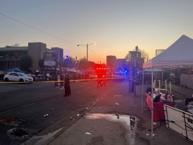 Polícia isola área do tiroteio, próximo à Universidade Estadual do Tenesse, em Nashville