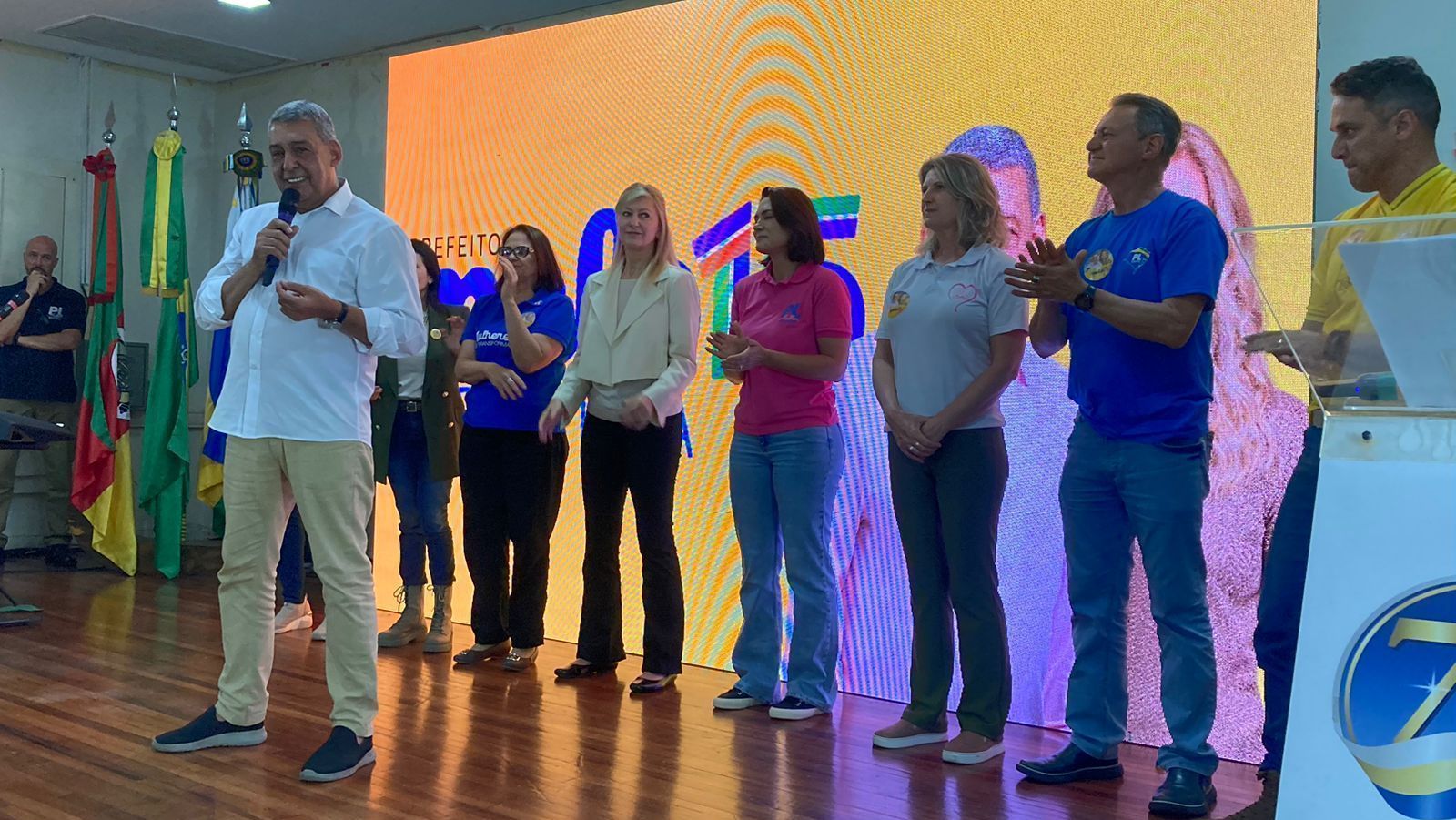 Melo durante campanha nesta segunda (14) • Divulgação