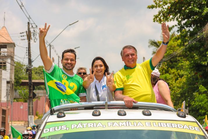 Candidato Alberto Neto e o ex-presidente Jair Bolsonaro durante campanha em Manaus • 15.10.2024 / Reprodução/Campanha Alberto Neto