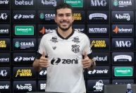 Jogador do Ceará se envolve em acidente com viatura da PM