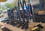 PRF apreende 16 armas de fogo e cerca 10 mil munições dentro de caminhão no MT